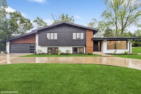 1 Regent Dr, Oak Brook, IL 60523