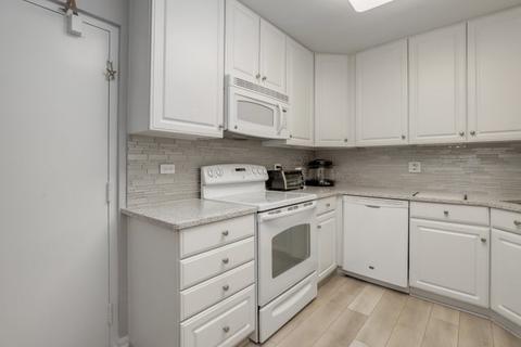 3900 Dundee Rd #105C, Northbrook, IL 60062 photo 11