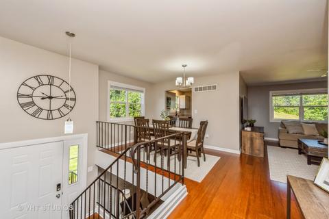 80 Pine Cir, Cary, IL 60013 photo 2
