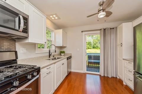 80 Pine Cir, Cary, IL 60013 photo 5