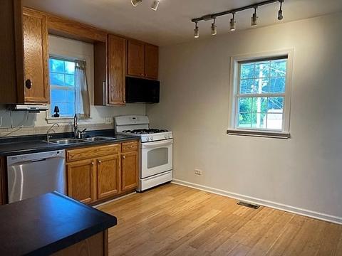 110 Dorsetshire Dr, Steger, IL 60475 photo 5