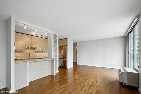 71 E Division St #1702, Chicago, IL 60610 photo 3