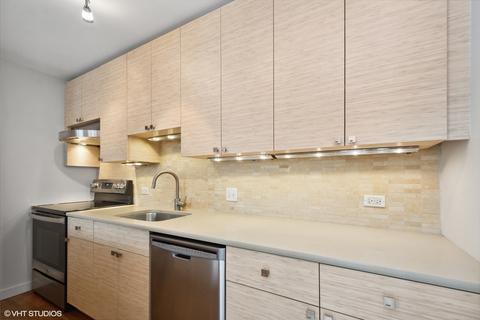 71 E Division St #1702, Chicago, IL 60610 photo 6