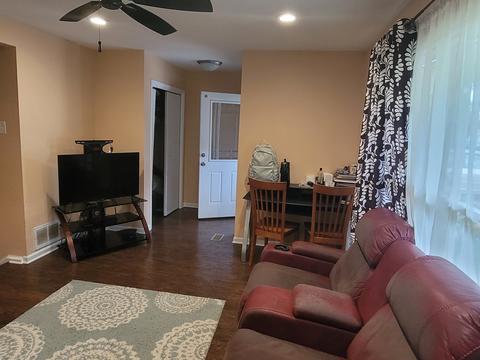 230 Bode Rd, Hoffman Estates, IL 60169 photo 4