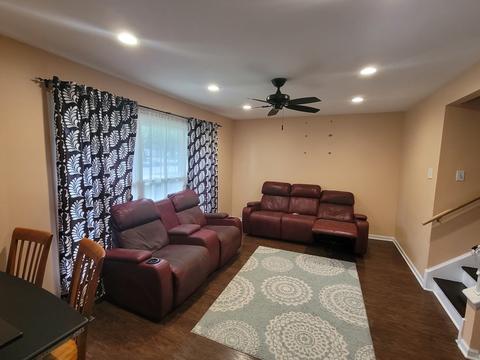 230 Bode Rd, Hoffman Estates, IL 60169 photo 2