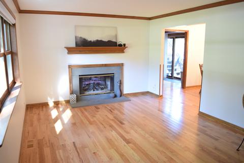 574 Ada St, Cary, IL 60013 photo 2