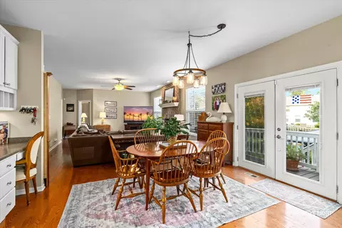 182 Sunflower Ln, Bartlett, IL 60103 photo 5