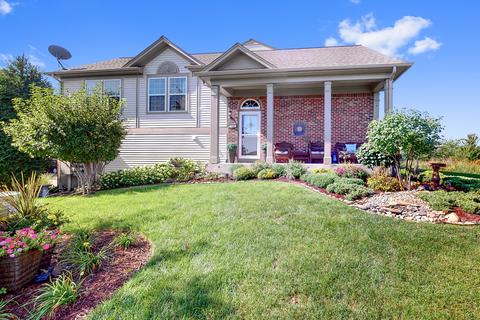 318 Devoe Dr, Oswego, IL 60543 photo 1