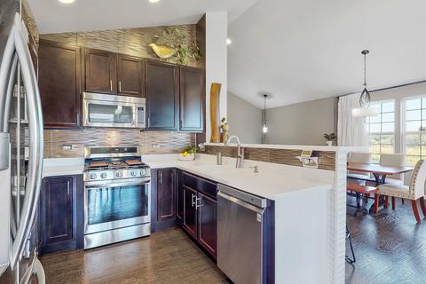 318 Devoe Dr, Oswego, IL 60543 photo 6