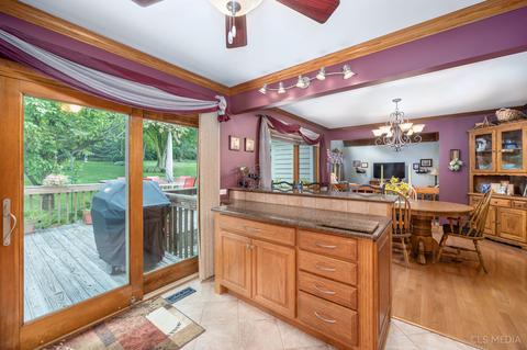 861 Kingston Ln, Bartlett, IL 60103 photo 9