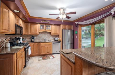 861 Kingston Ln, Bartlett, IL 60103 photo 10