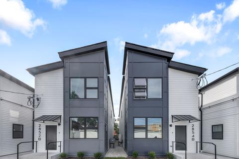 2858 W Harrison St #A, Chicago, IL 60612