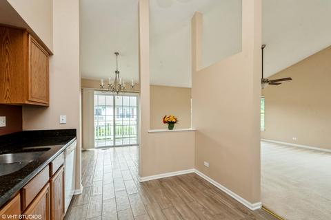300 Emerald Ln, Algonquin, IL 60102 photo 4