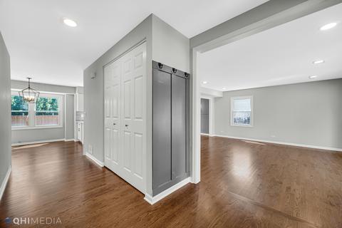 925 Honeysuckle Dr, Wheeling, IL 60090 photo 3