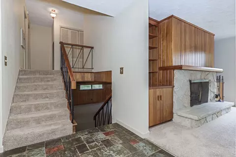 Entry Way - 3 Moore Rd, Bloomington, IL 61701 photo 9 of 12