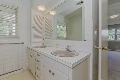Bath - 3 Moore Rd, Bloomington, IL 61701 photo 5 of 6