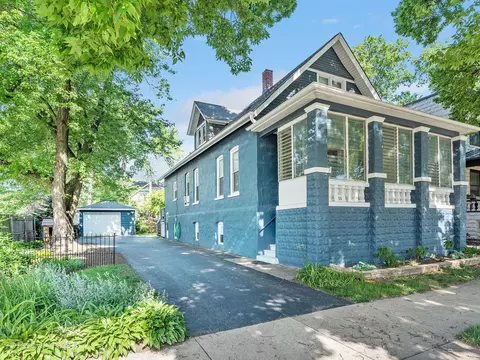 30 N Waiola Ave, La Grange, IL 60525
