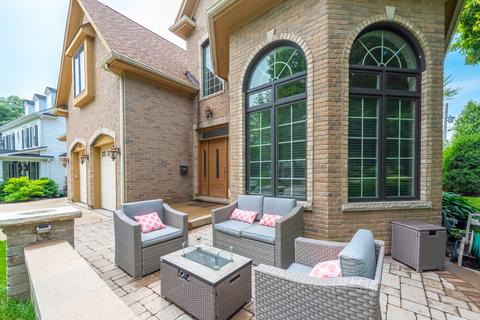 857 S Wright St, Naperville, IL 60540 photo 2