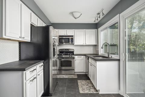 1994 Brighton Ln, Hoffman Estates, IL 60195 photo 2