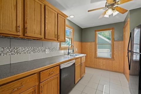 252 S Aldine St, Elgin, IL 60123 photo 9
