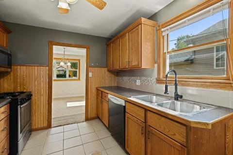 252 S Aldine St, Elgin, IL 60123 photo 8