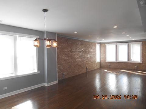 318 E 70th St, Chicago, IL 60637 photo 3