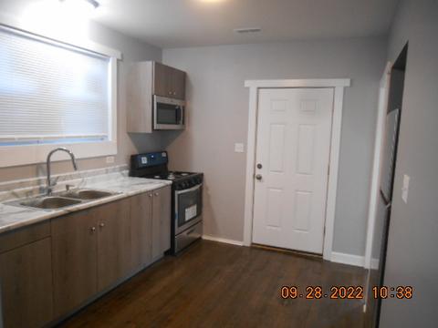 318 E 70th St, Chicago, IL 60637 photo 8
