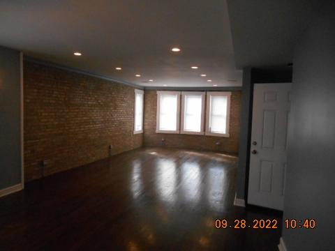 318 E 70th St, Chicago, IL 60637 photo 4