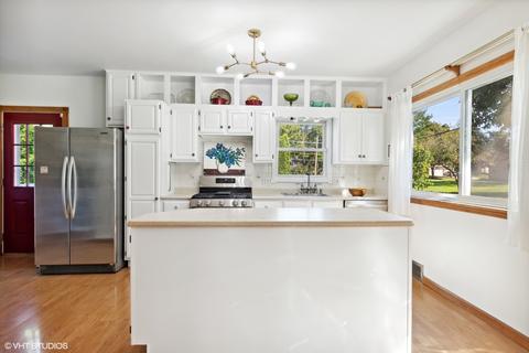 401 Lyon Ave, Wheaton, IL 60187 photo 2