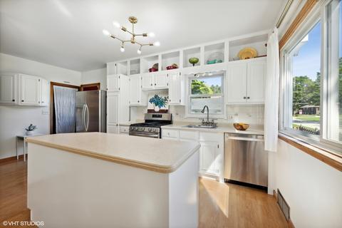 401 Lyon Ave, Wheaton, IL 60187 photo 3