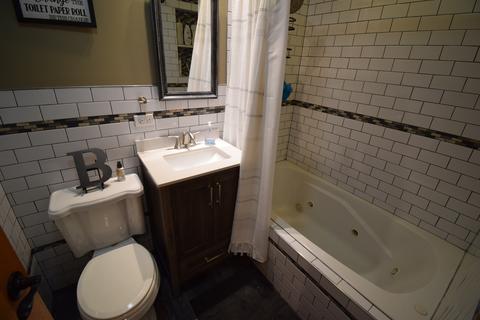 750 Cavan Ln, Des Plaines, IL 60016 photo 11