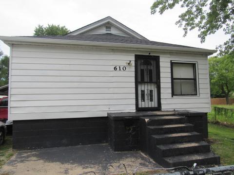 610 E Beardsley Ave, Champaign, IL 61820 photo 2