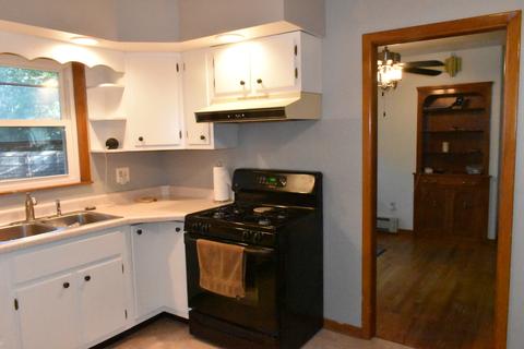 647 E 3rd St, El Paso, IL 61738 photo 8