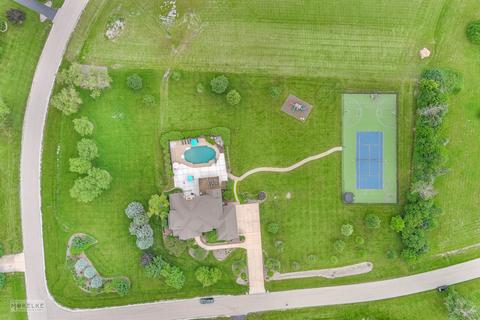 2017 Devonshire Ct, Oswego, IL 60543 photo 2