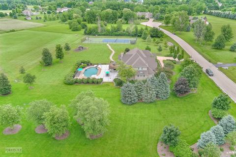 2017 Devonshire Ct, Oswego, IL 60543 photo 4