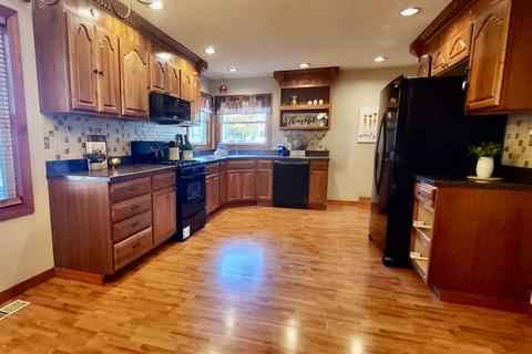 404 S Clinton St, Mclean, IL 61754 photo 3