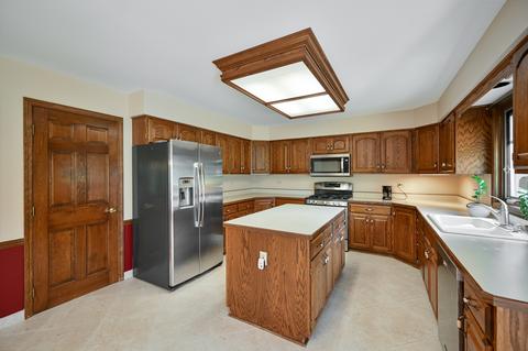 40 W157 Oak Tree Ln, Elgin, IL 60124 photo 6