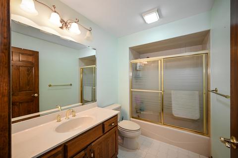 40 W157 Oak Tree Ln, Elgin, IL 60124 photo 11