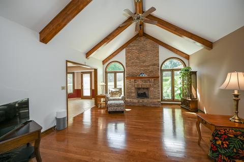 40 W157 Oak Tree Ln, Elgin, IL 60124 photo 3