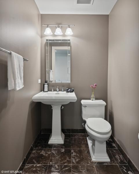 21 E Huron St #1504, Chicago, IL 60611 photo 4