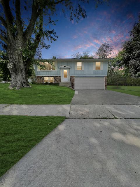 114 Hillcrest Dr, Algonquin, IL 60102 photo 2