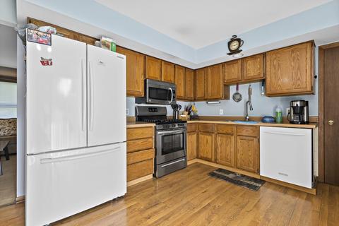 4821 Prairie Ave, Mchenry, IL 60050 photo 3