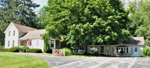 7066 Newburg Rd, Rockford, IL 61108