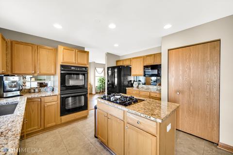 6813 Sahara Dr, Plainfield, IL 60586 photo 9