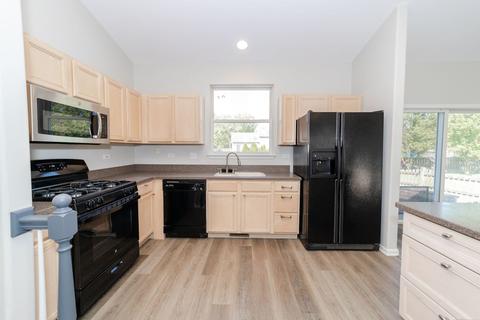 475 Willow Rd, Lakemoor, IL 60050 photo 3