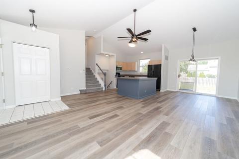 475 Willow Rd, Lakemoor, IL 60050 photo 2