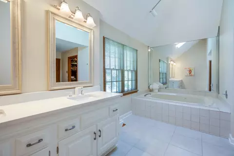 1530 Falcon Dr, Wheaton, IL 60187 photo 16