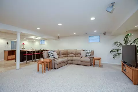 1530 Falcon Dr, Wheaton, IL 60187 photo 24
