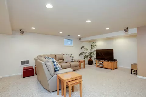 1530 Falcon Dr, Wheaton, IL 60187 photo 25