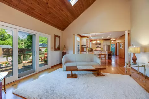 1530 Falcon Dr, Wheaton, IL 60187 photo 11